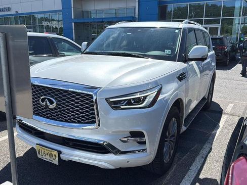 Used 2023 INFINITI QX80 Luxe w/ All-Season Package AWD/4WD image 2