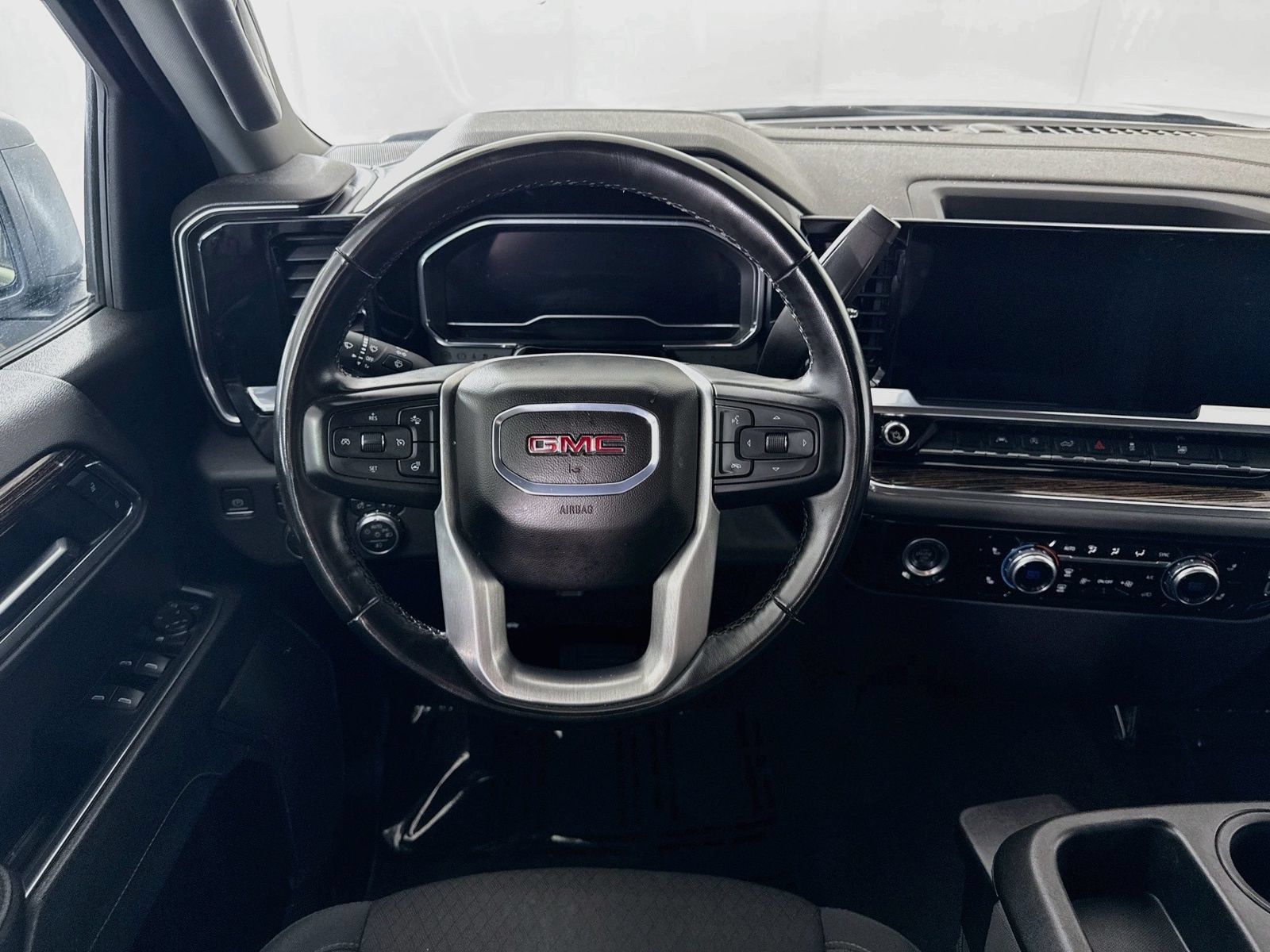 Used 2024 GMC Sierra 1500 Elevation w/ LPO, Elevation Black Package AWD/4WD image 21