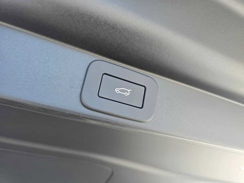 New 2026 Land Rover Range Rover Long Wheelbase SE image 18