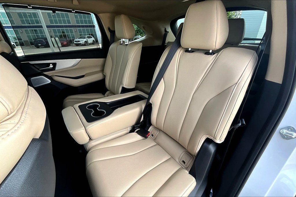 Certified 2026 Acura MDX w/ Technology Package FWD image 6