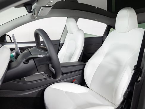 Used 2024 Tesla Model Y Long Range image 16