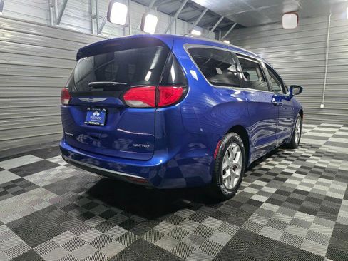 Used 2020 Chrysler Pacifica Limited image 5