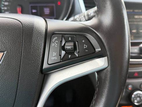 Used 2019 Chevrolet Trax LT w/ LT Convenience Package FWD image 23