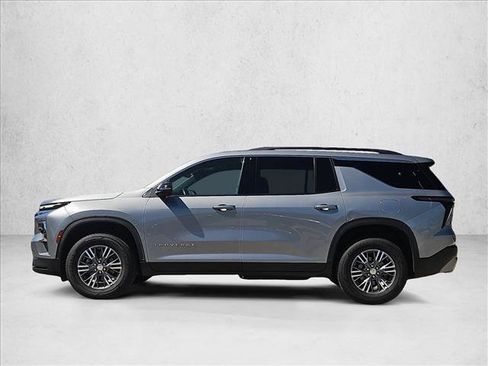 Used 2024 Chevrolet Traverse LT FWD image 9