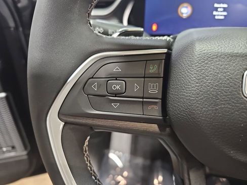 Used 2023 Jeep Grand Cherokee L Limited image 19