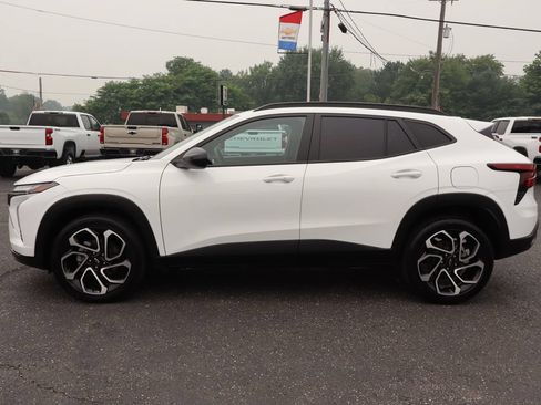 Used 2024 Chevrolet Trax RS w/ Sunroof Package FWD image 43