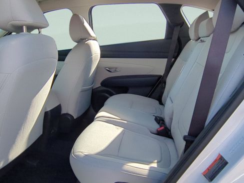 Certified 2025 Hyundai Tucson SE image 12