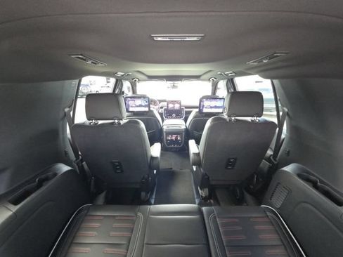 Used 2025 GMC Yukon XL AT4 Ultimate AWD/4WD image 15
