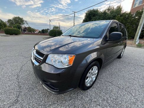 Used 2017 Dodge Grand Caravan SE w/ Power Window Group FWD image 2