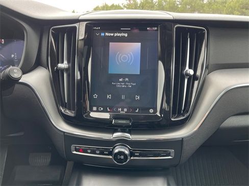 Used 2024 Volvo XC60 B5 Core image 27