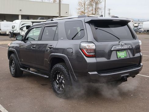 Used 2020 Toyota 4Runner SR5 Premium image 5