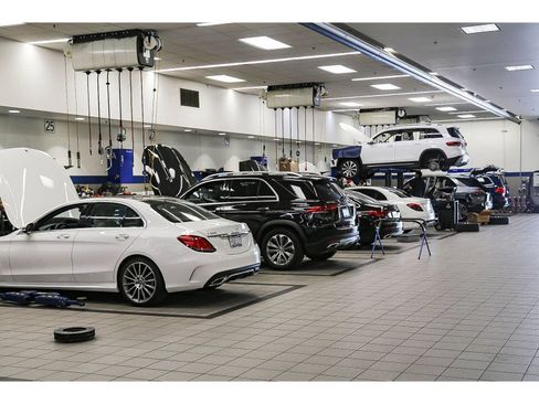 Used 2024 Mercedes-Benz EQB 300 4MATIC image 38