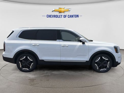 Used 2023 Kia Telluride EX w/ EX Captain's Chair Package AWD/4WD image 4
