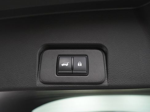 Used 2022 Nissan Rogue SV w/ SV Premium Package image 10