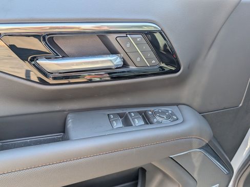 New 2026 Chevrolet Tahoe High Country AWD/4WD image 36