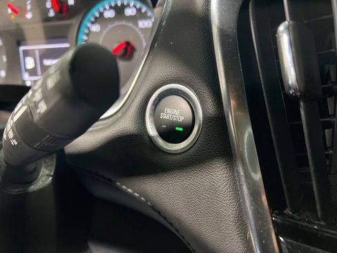 Used 2023 Chevrolet Traverse LT image 31