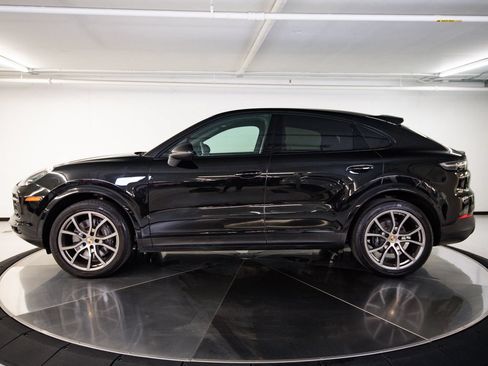 Certified 2023 Porsche Cayenne Platinum Edition AWD/4WD image 2