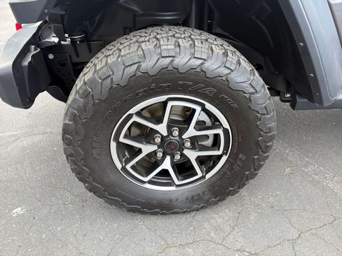 Used 2025 Jeep Wrangler Unlimited Rubicon AWD/4WD image 29