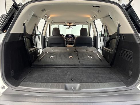Used 2024 Nissan Pathfinder SV FWD image 39