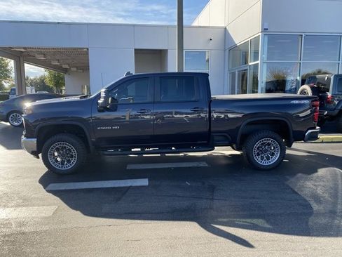 Used 2024 Chevrolet Silverado 2500 LT w/ Convenience Package image 5