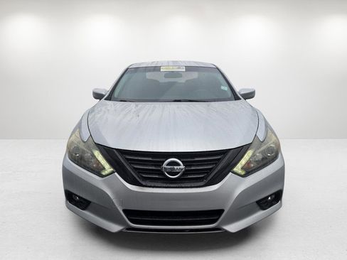 Used 2016 Nissan Altima 2.5 SR w/ LED Appearance Package image 2