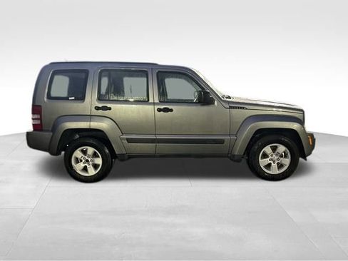 Used 2012 Jeep Liberty Sport image 9