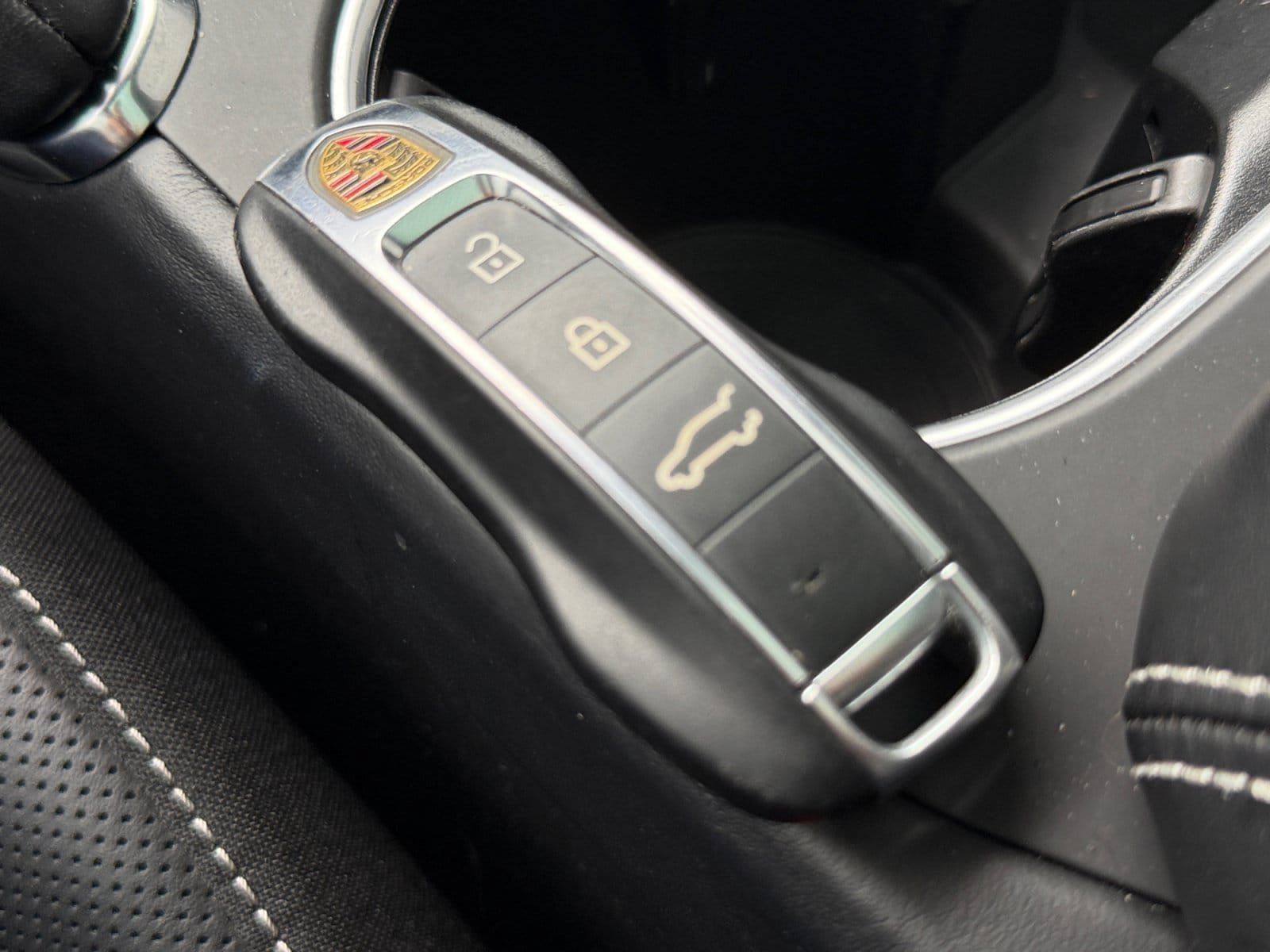 Certified 2020 Porsche Cayenne Turbo S AWD/4WD image 30