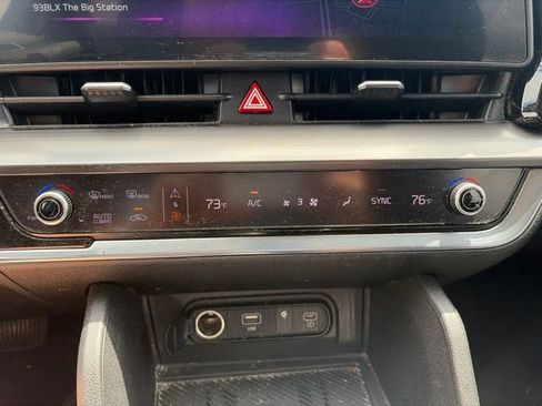 Used 2024 Kia Sportage EX FWD image 34