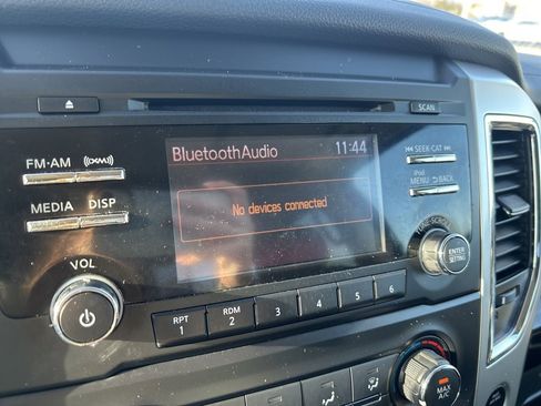 Used 2018 Nissan Titan SV image 14