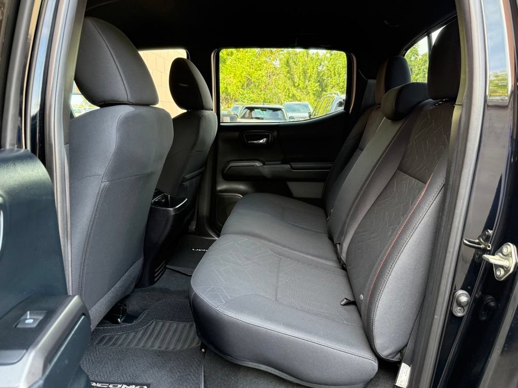 Used 2016 Toyota Tacoma TRD Sport w/ Towing Package AWD/4WD image 11
