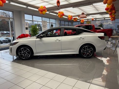 New 2025 Nissan Sentra SR image 6