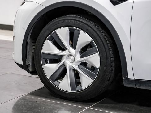 Used 2021 Tesla Model Y Long Range image 51