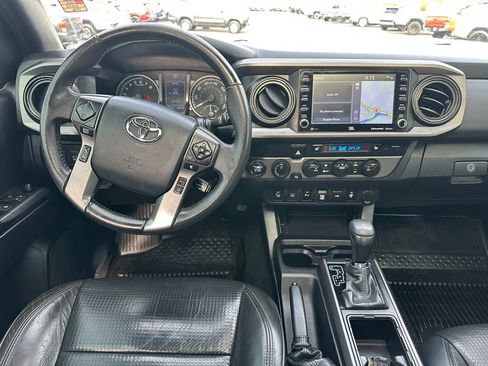 Used 2020 Toyota Tacoma TRD Off-Road w/ TRD Premium Off Road Package AWD/4WD image 15