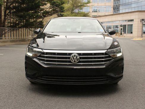 Used 2019 Volkswagen Jetta SE FWD image 3
