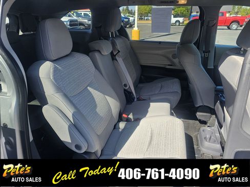 Used 2023 Toyota Sienna LE image 16
