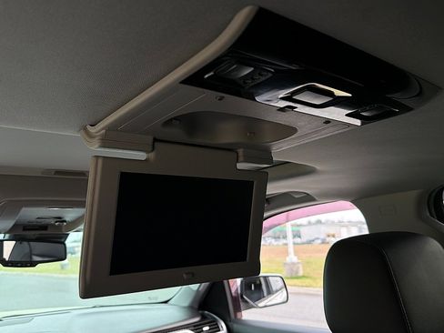 Used 2017 Chevrolet Suburban Premier image 8