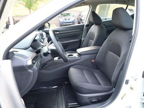 Certified 2025 Nissan Altima 2.5 SV FWD image 8
