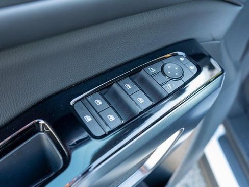 Certified 2025 Nissan Pathfinder SL image 19