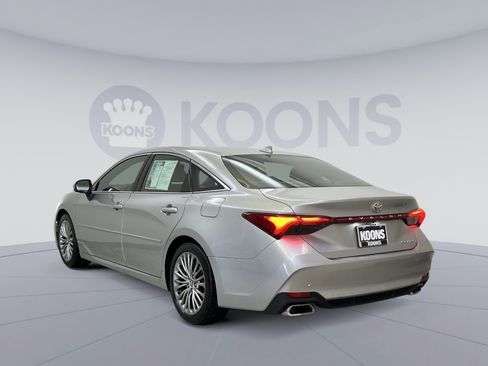 Used 2022 Toyota Avalon Limited image 4