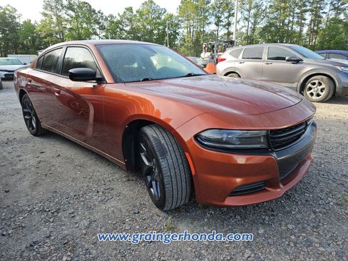 Used 2022 Dodge Charger SXT w/ Blacktop Package RWD image 5