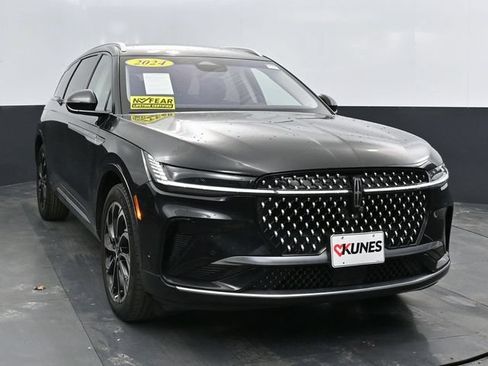 Used 2024 Lincoln Nautilus Reserve AWD/4WD image 9