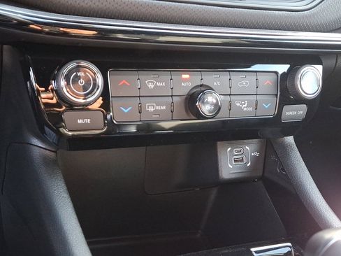 New 2026 Jeep Compass Limited AWD/4WD image 12