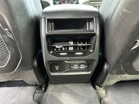 Used 2024 Jeep Grand Cherokee Altitude RWD image 33