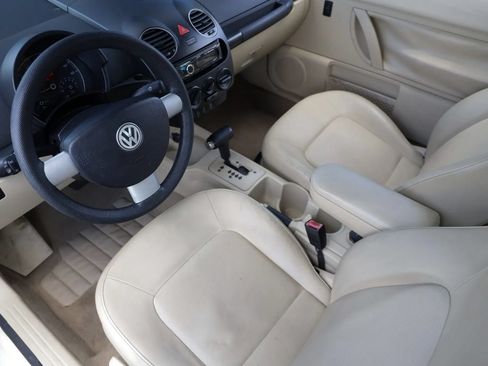 Used 2008 Volkswagen Beetle S FWD image 17