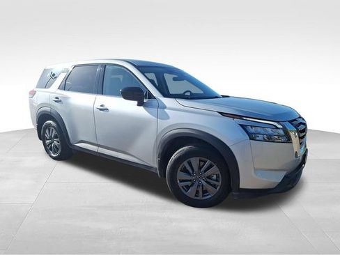 Certified 2025 Nissan Pathfinder S FWD image 1
