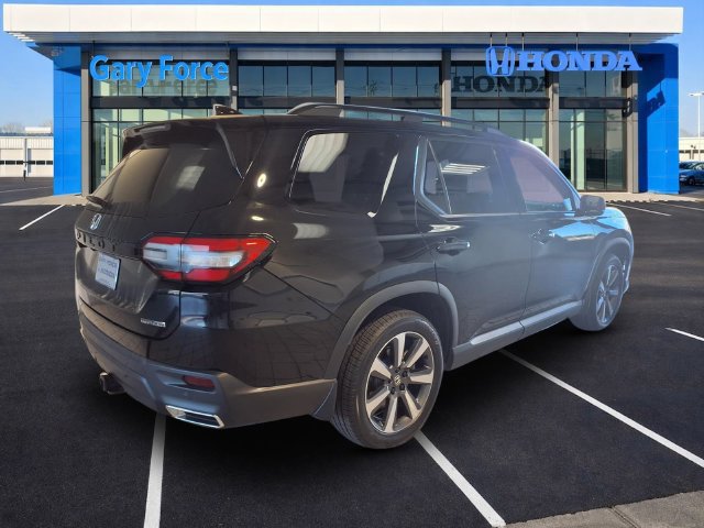 Certified 2024 Honda Pilot Touring image 2