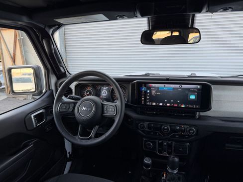 Used 2025 Jeep Wrangler Sport S image 33
