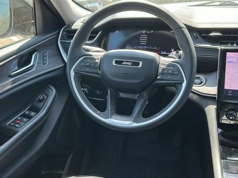 Used 2023 Jeep Grand Cherokee L Limited w/ Black Appearance Package AWD/4WD image 25