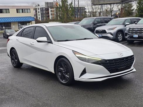 Used 2021 Hyundai Elantra SEL w/ Convenience Package image 3