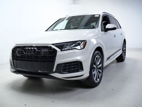 Used 2023 Audi Q7 2.0T Premium Plus w/ Premium Plus Package AWD/4WD image 12